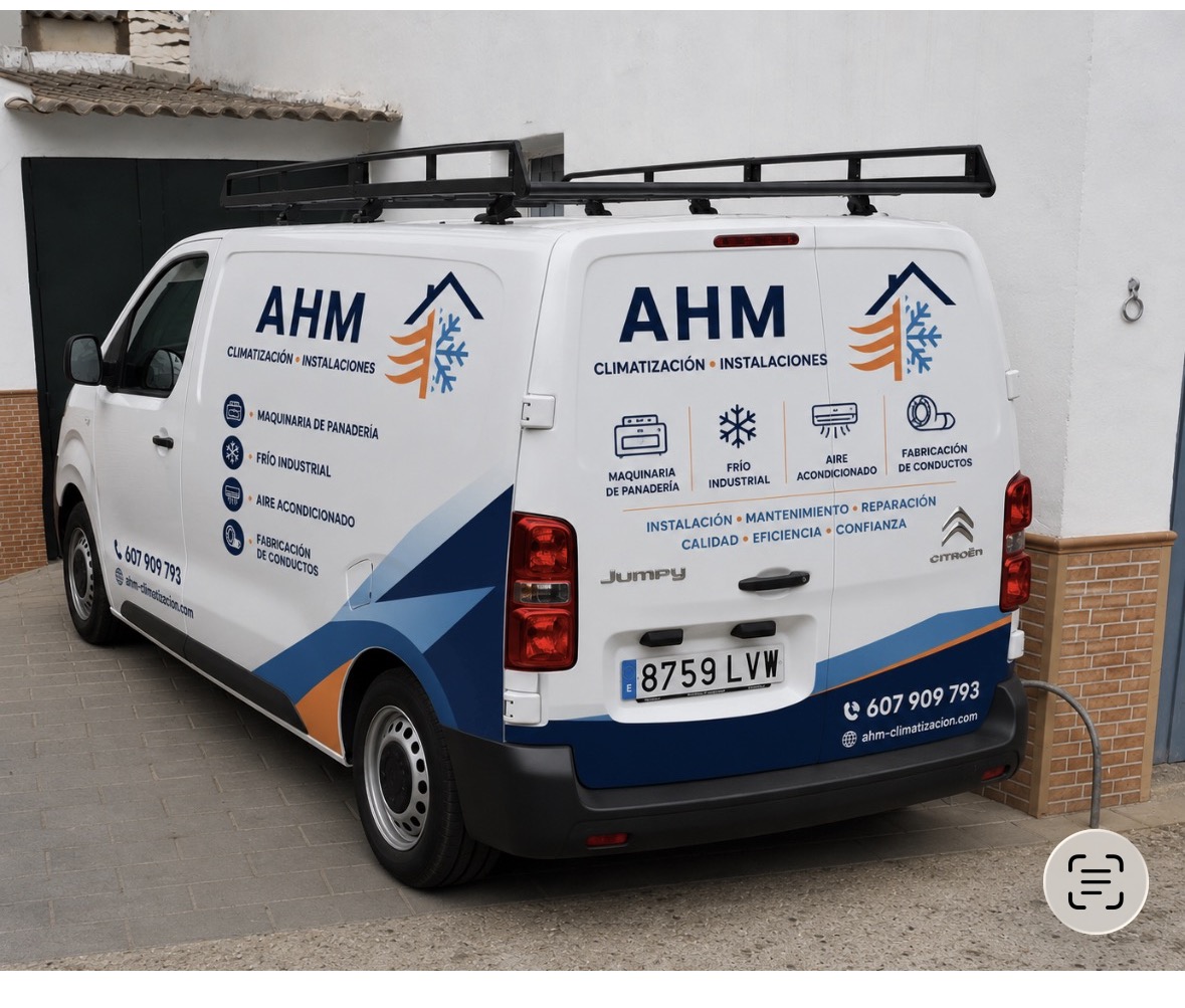 Furgoneta de AHM Climatización e Instalaciones